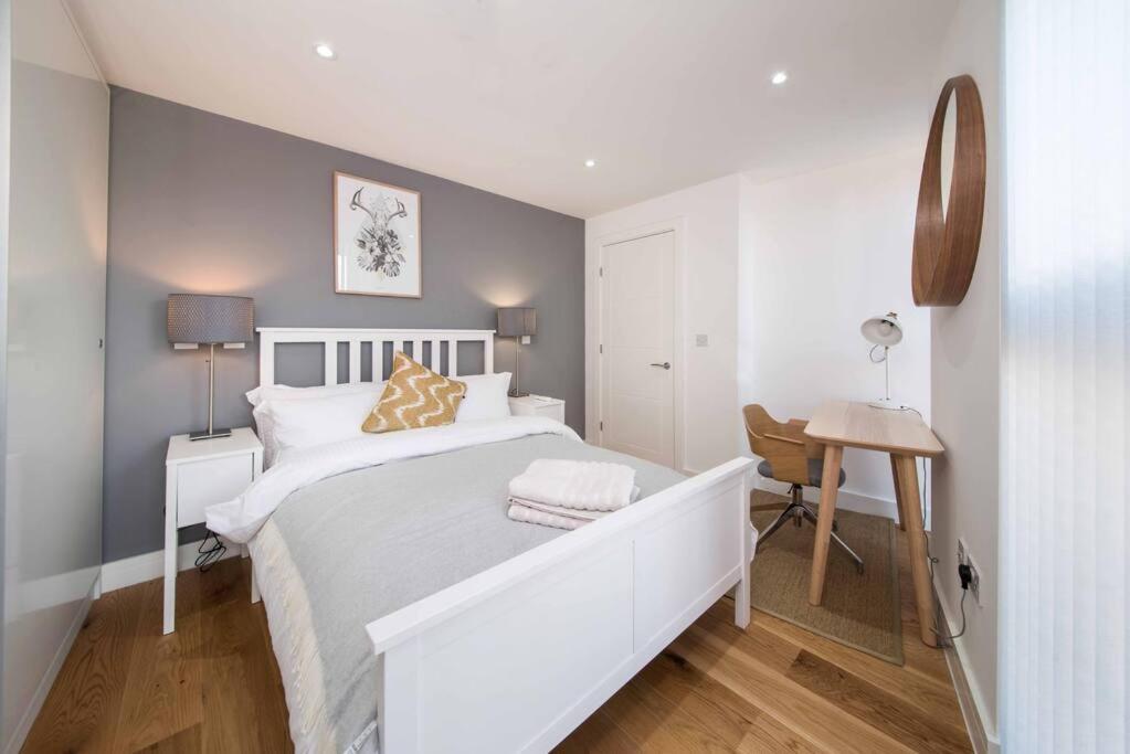 Apartament 7 Borough - Spacious 2-bed, 2-bath In Prime Location *